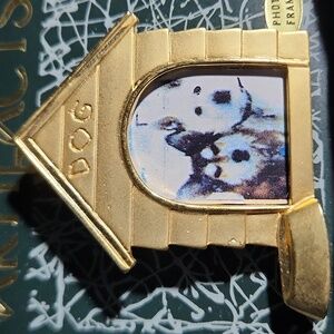 ARTIFACTS Goldtone Dog House Photo Frame Pin BROOCH 2 Inches